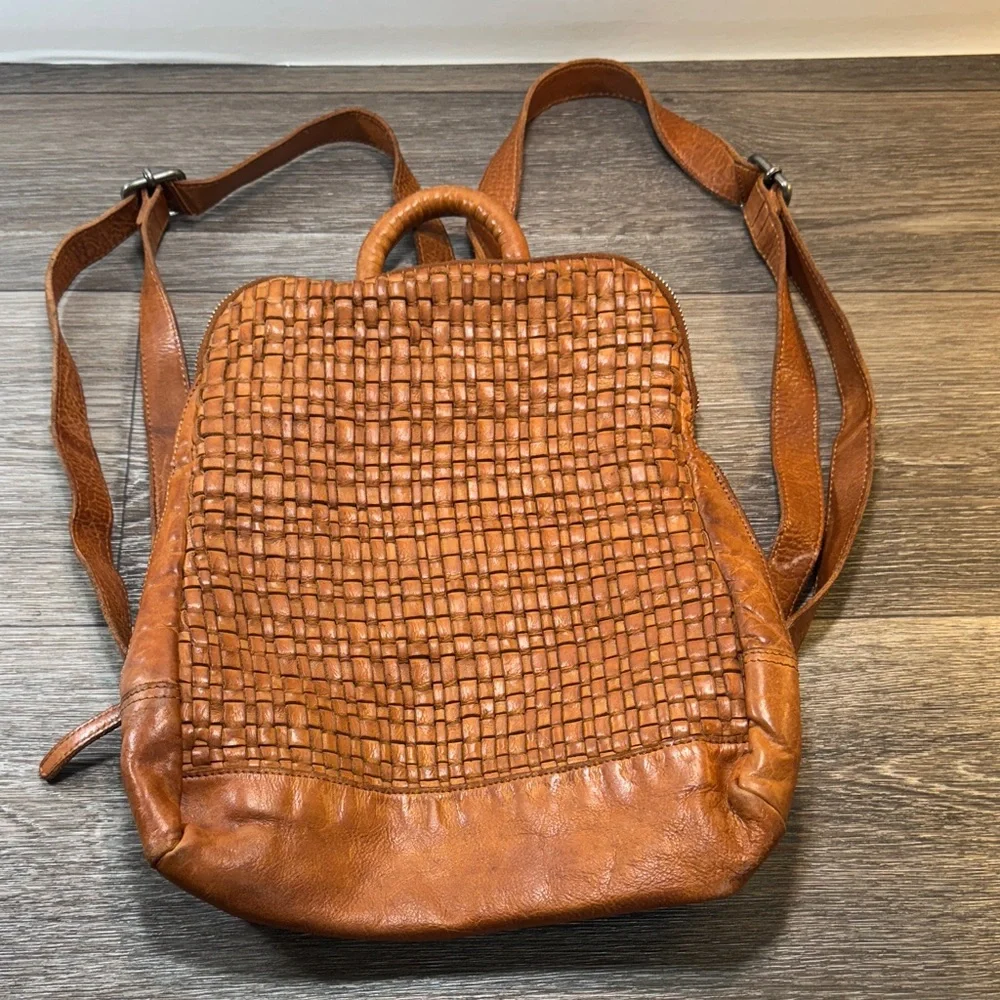 Vilenca Holland Brown Leather Backpack - Picture 2 of 11